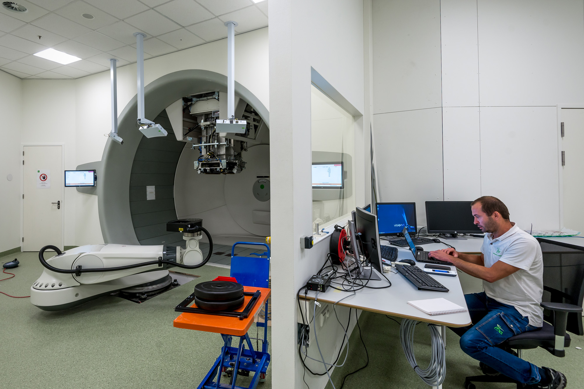 Dutch first in proton therapy in Groningen